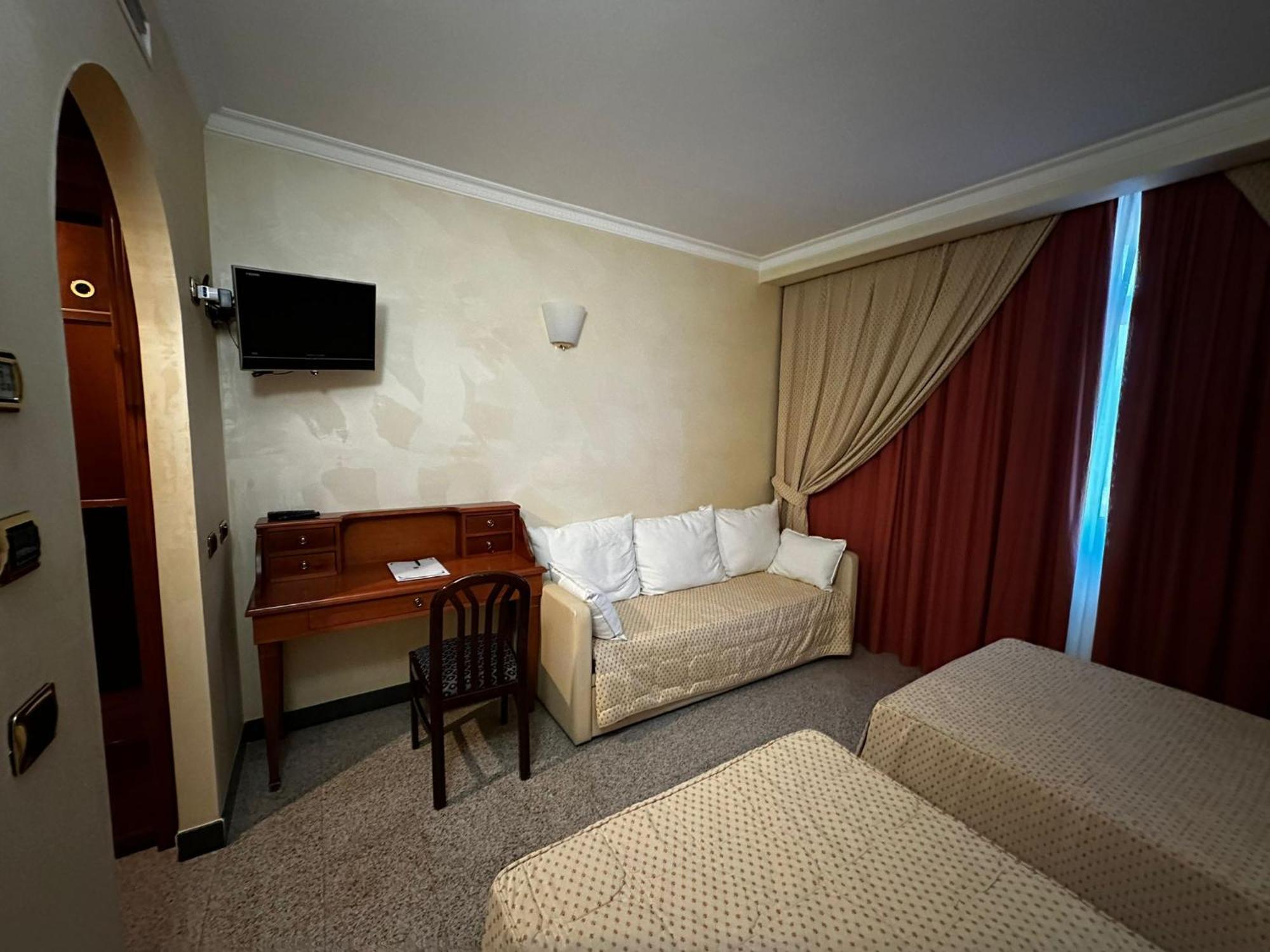 איסרניה Grand Hotel Europa מראה חיצוני תמונה