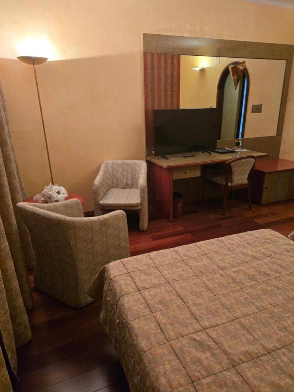 איסרניה Grand Hotel Europa מראה חיצוני תמונה