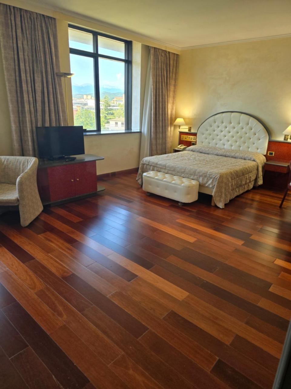 איסרניה Grand Hotel Europa מראה חיצוני תמונה