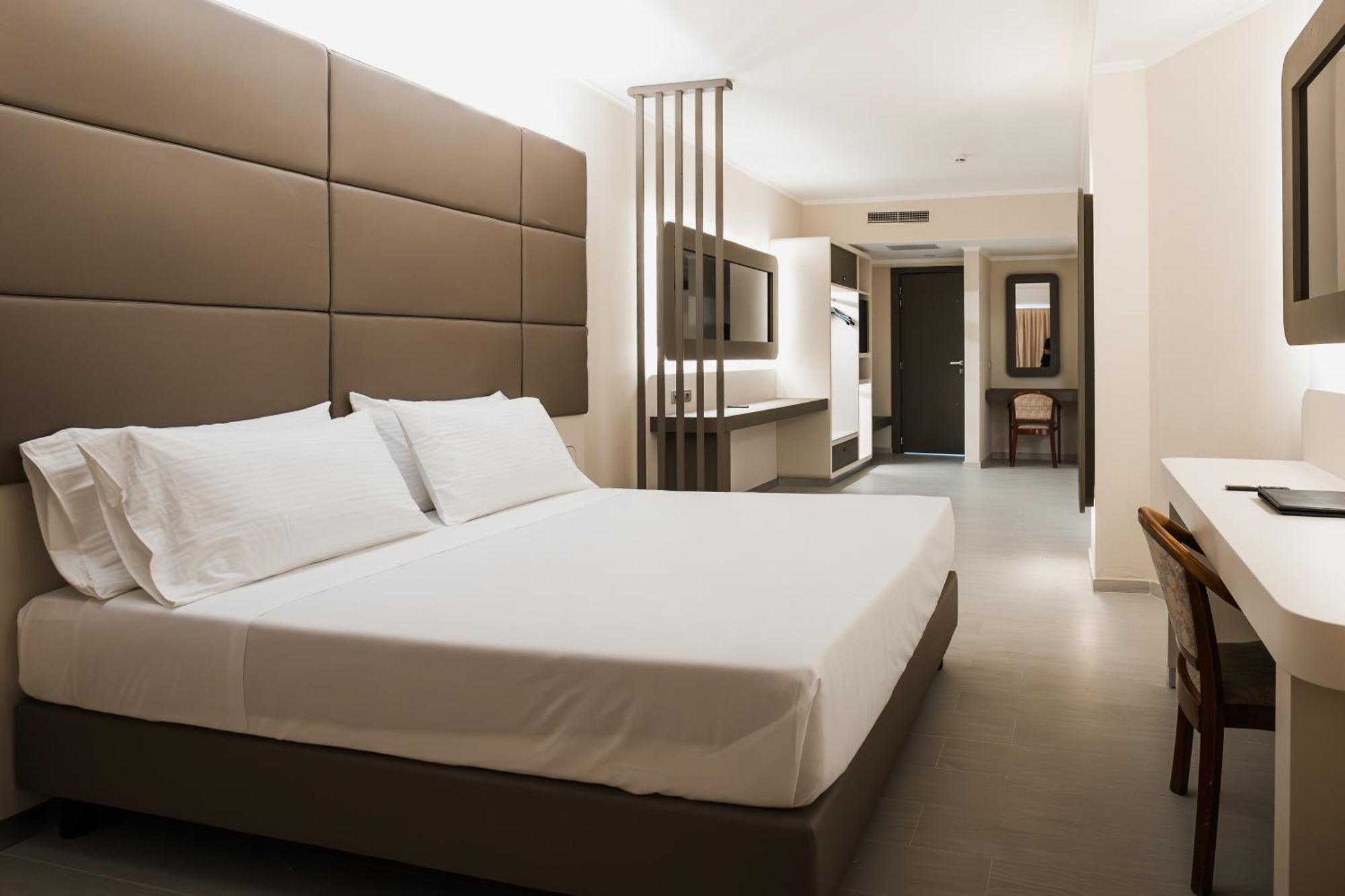 איסרניה Grand Hotel Europa מראה חיצוני תמונה