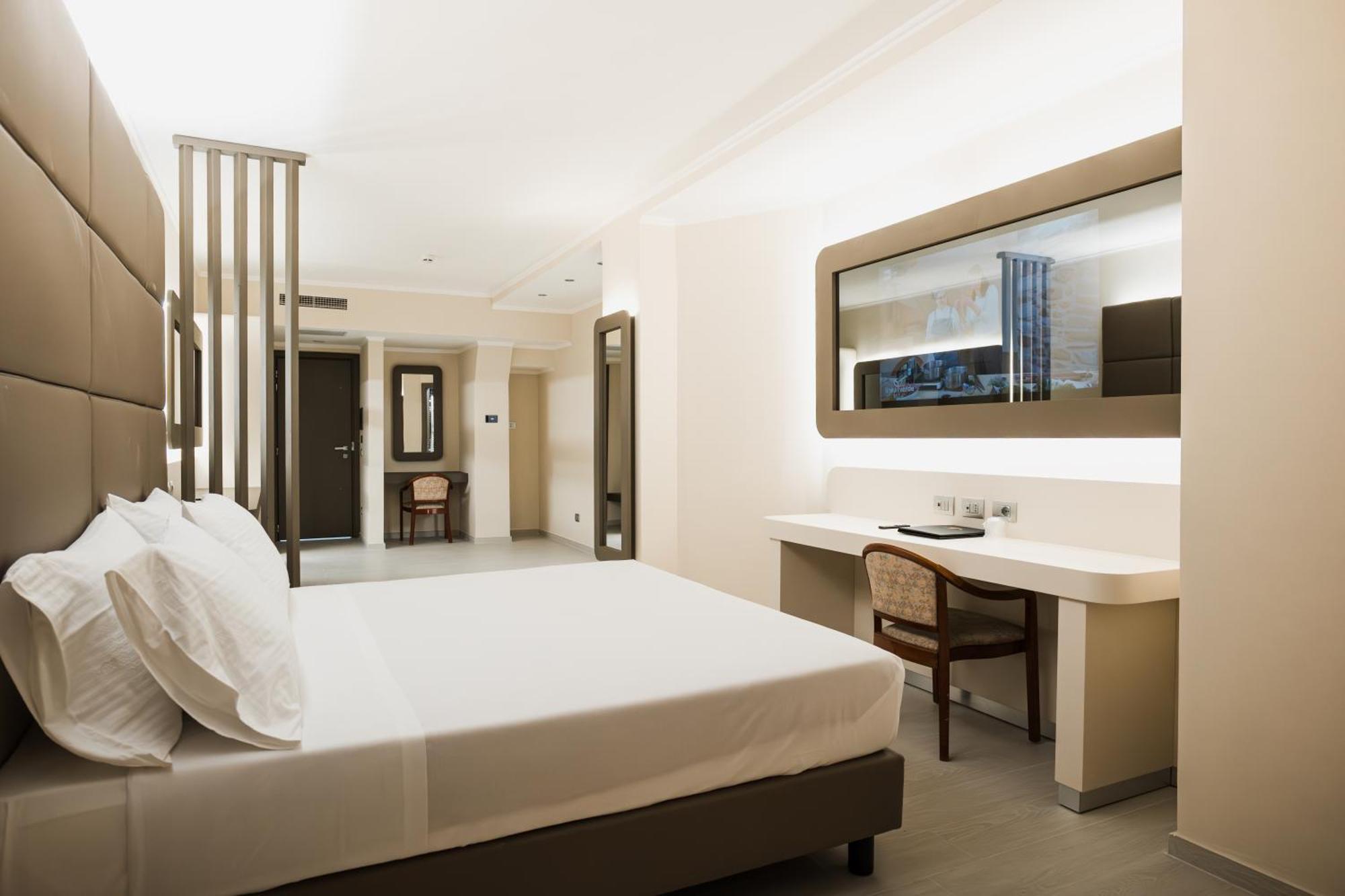 איסרניה Grand Hotel Europa מראה חיצוני תמונה