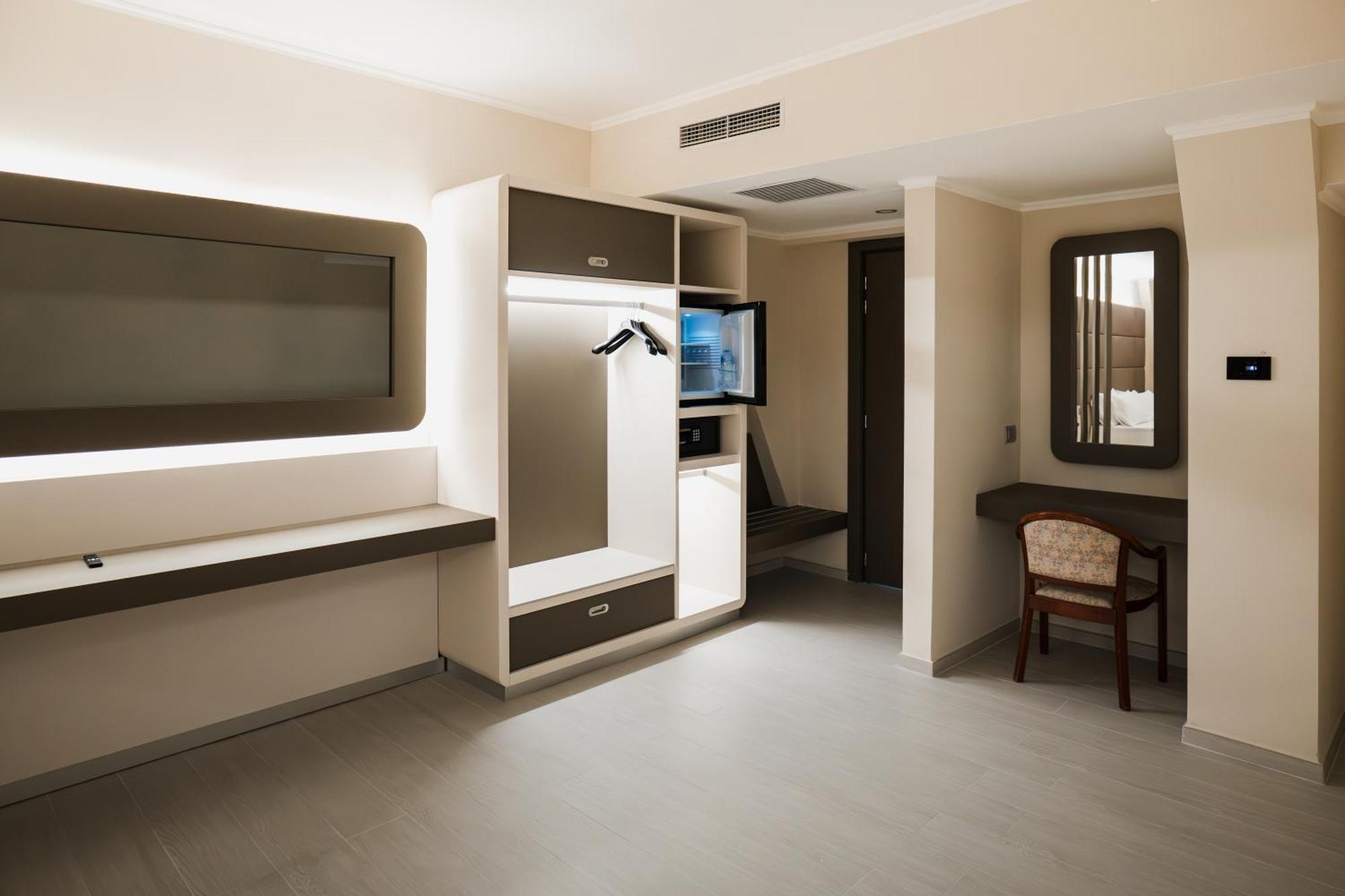 איסרניה Grand Hotel Europa מראה חיצוני תמונה
